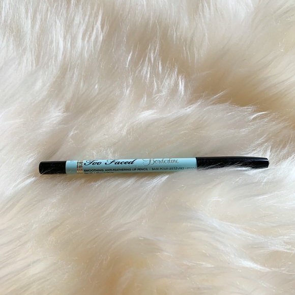 Too Faced Anti-Feathering Lip Pencil - Picture 2 of 3